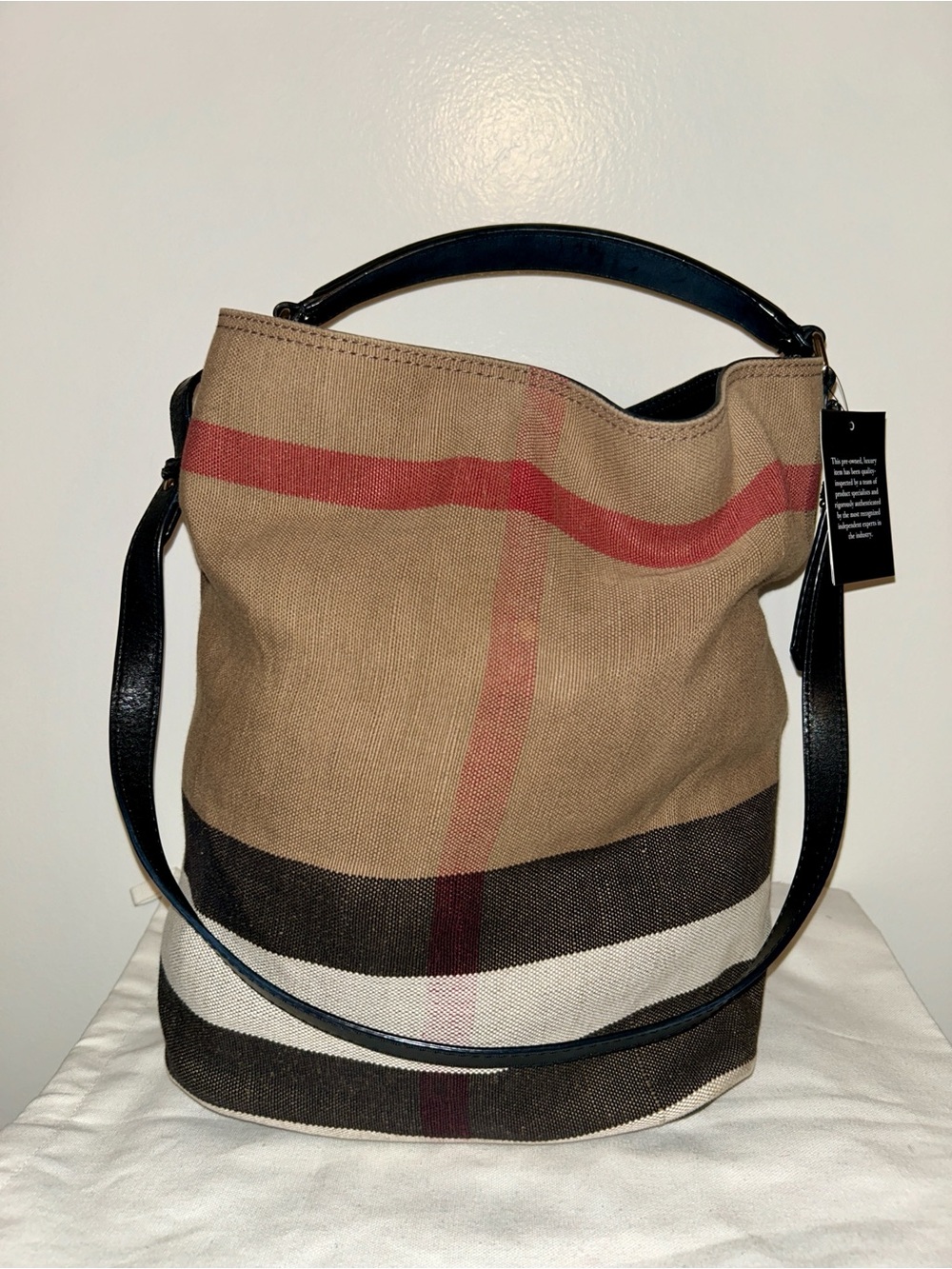 Authentic BURBERRY Ashby Hobo
SaddleCanvas Mega Check. COA & Dustbag included